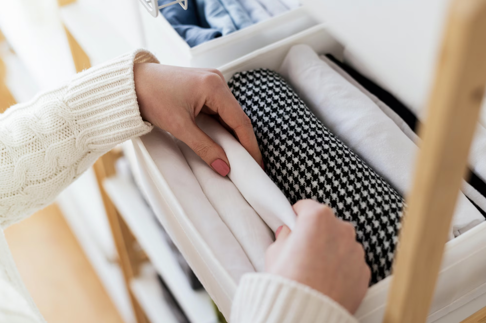 Marie Kondo : sa méthode infaillible pour trier ses vêtements efficacement