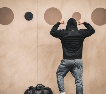 « 5 astuces pour choisir des vêtements de sport à la fois stylés et confortables »