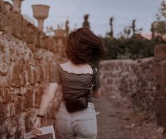 Rencontres et découvertes : vacances idéales pour célibataires de 50 ans et plus